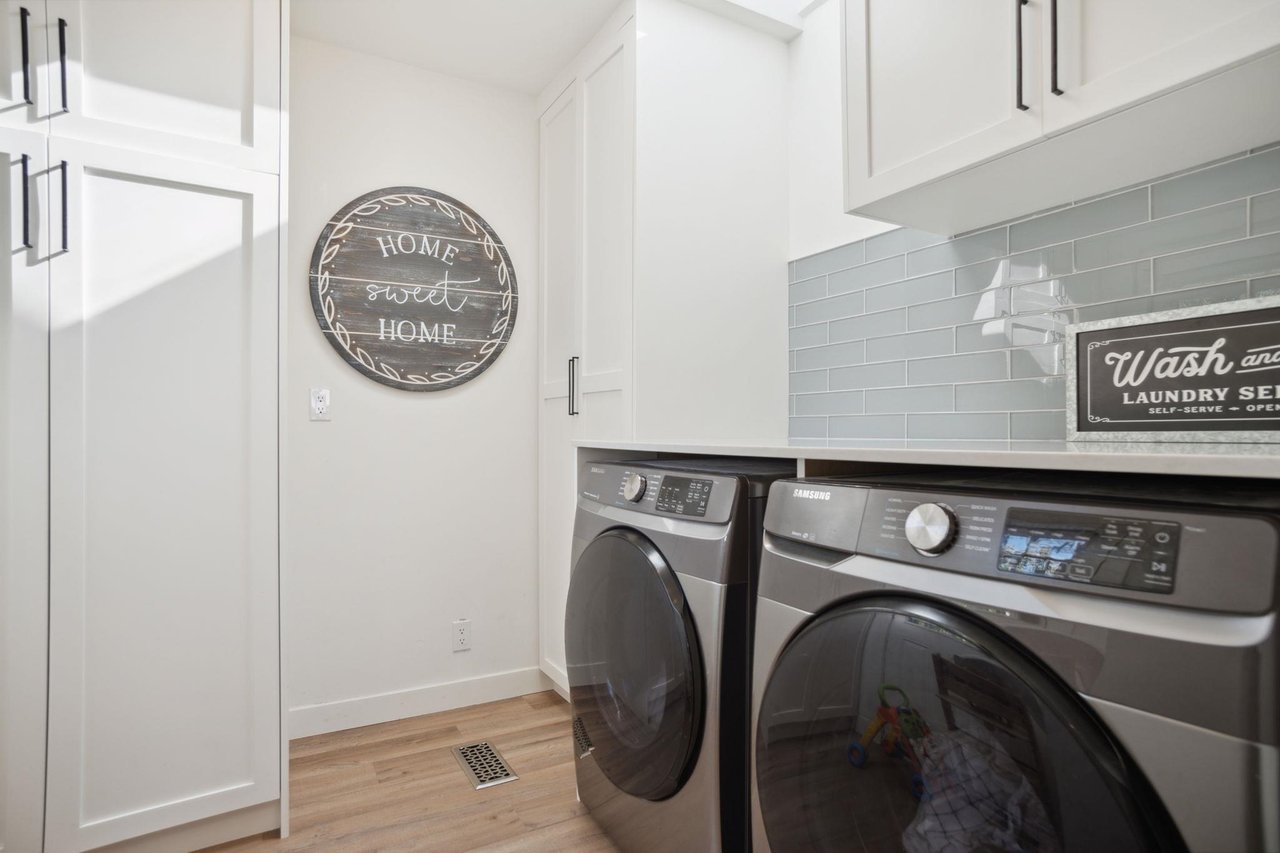 1200 Douglas Cres