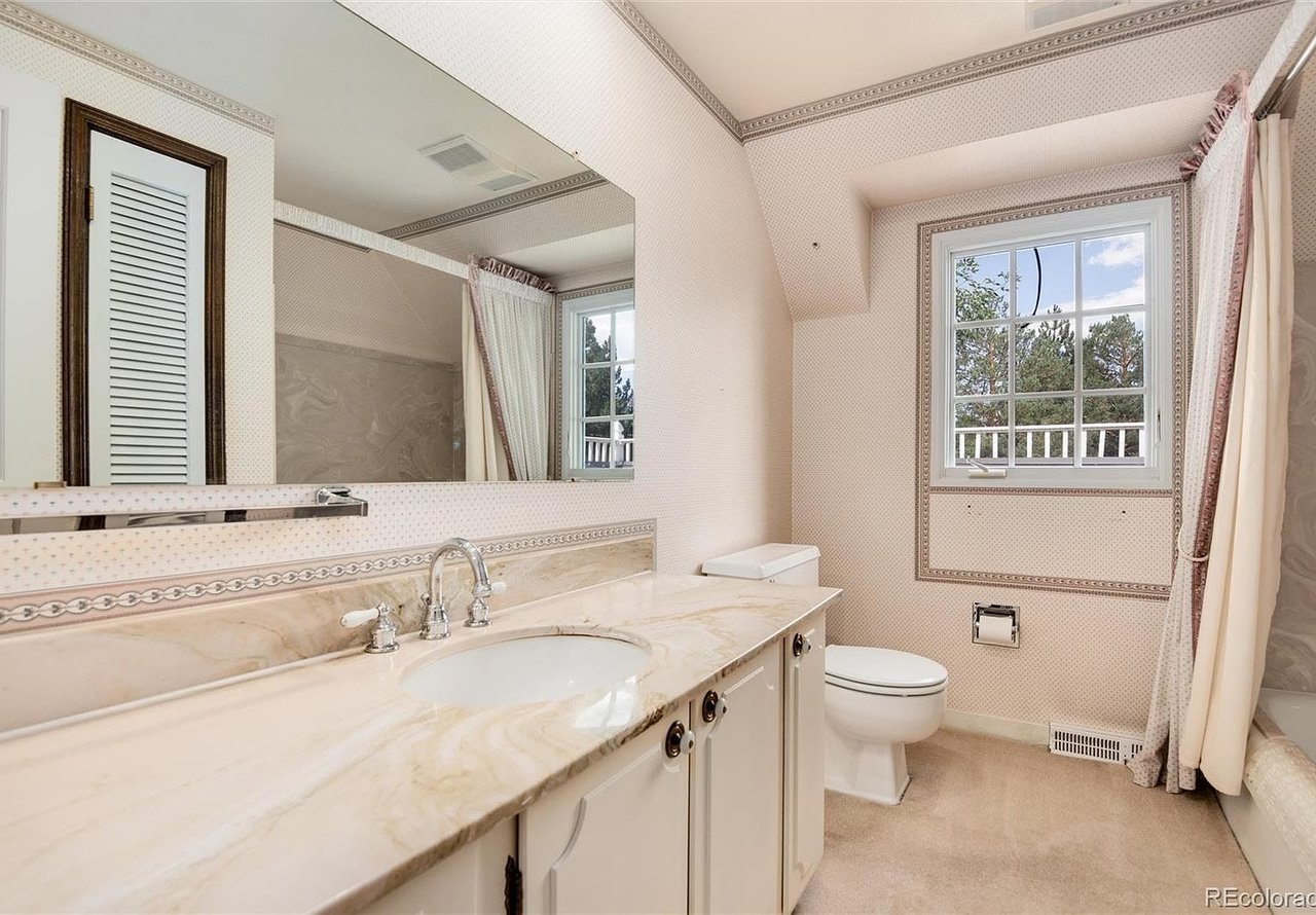 8 Meadowview Lane