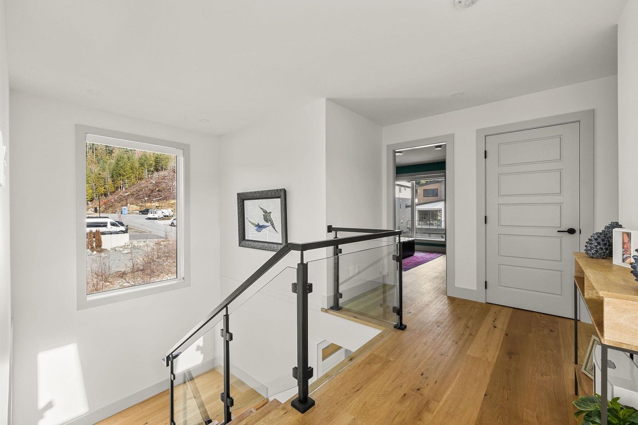 27-3385 Mamquam Rd