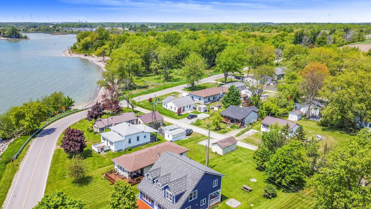 FAMILY LAKE HOUSE