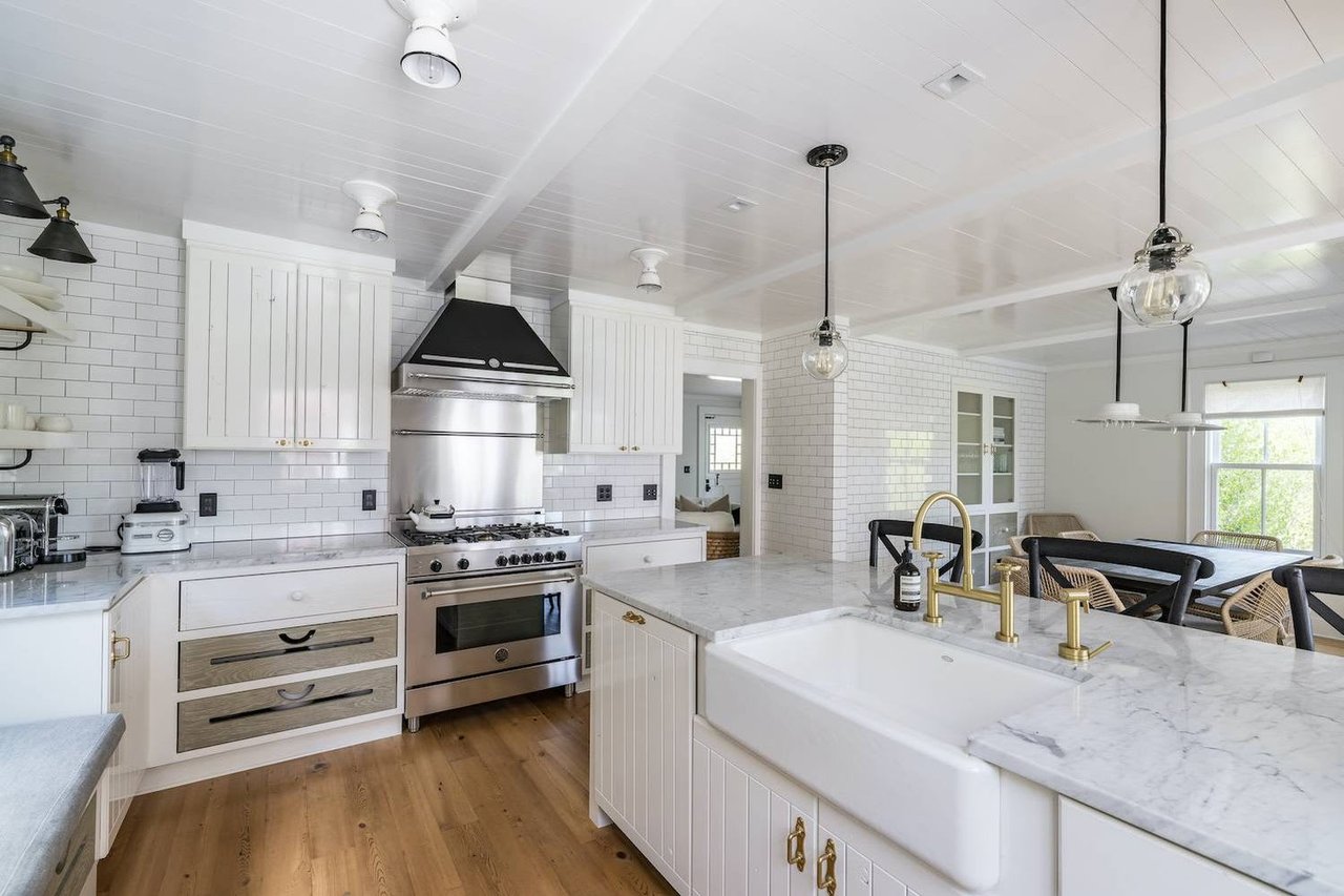 6 Wainscott Main St