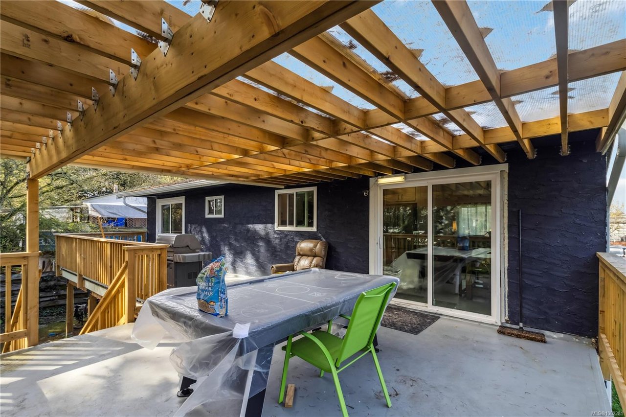 10343 Patricia Pl, Sidney