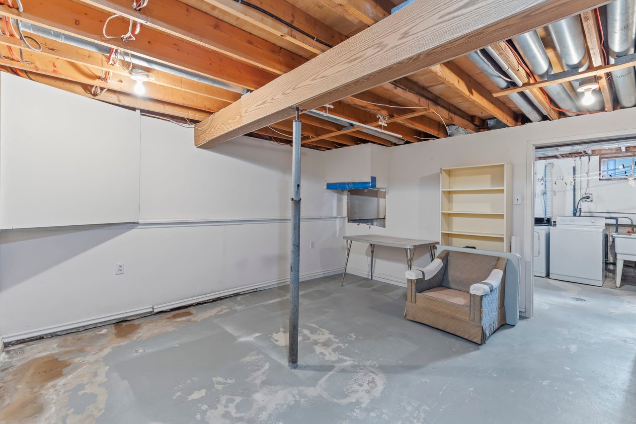 112 Graystone Cres