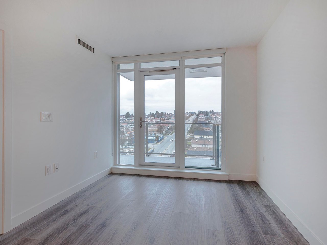 1106-8188 Fraser St