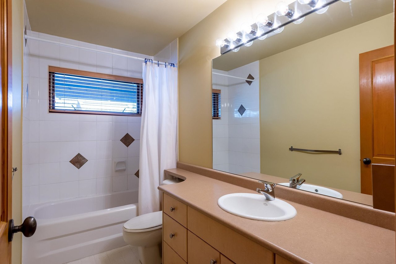 8107 Muirfield Cres