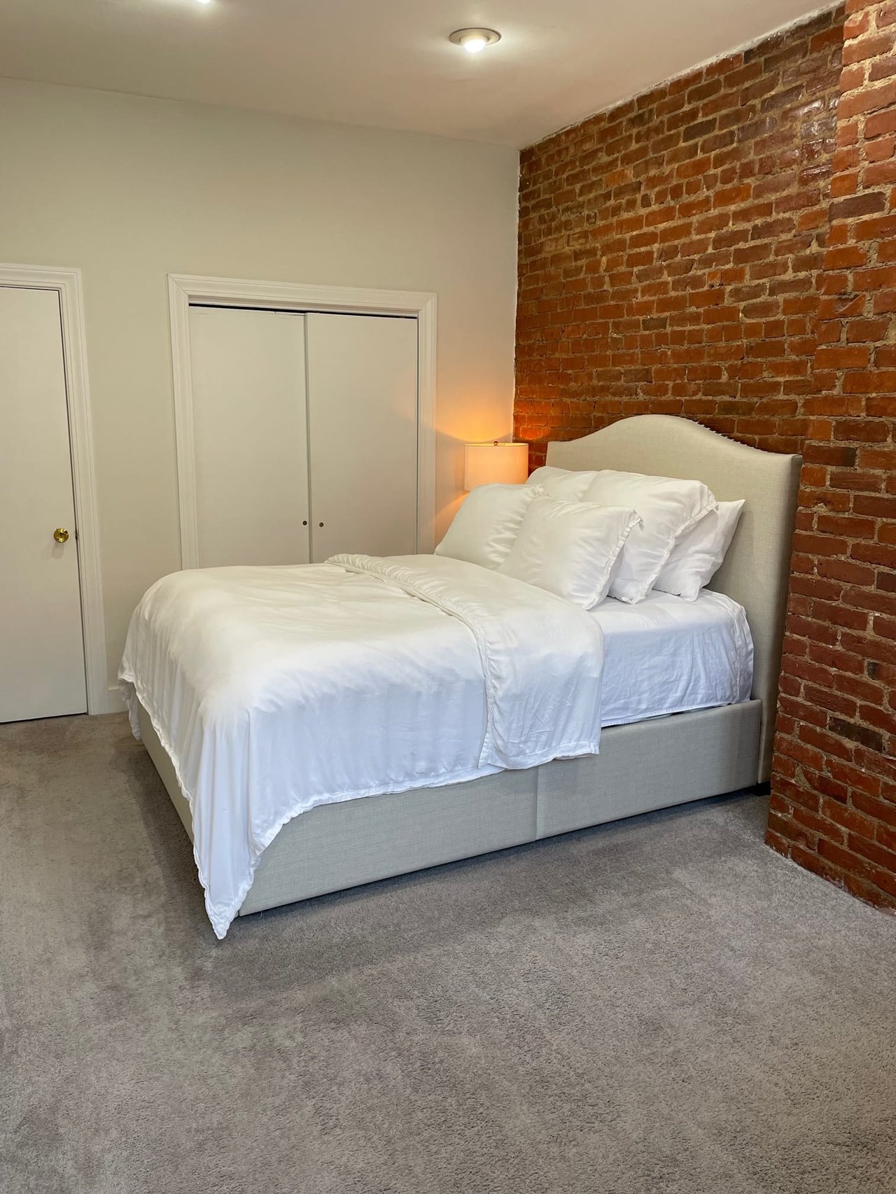 Beautiful Keswick Street 1 bed 1 bath - Laundry in Unit - Pets Negotiable 