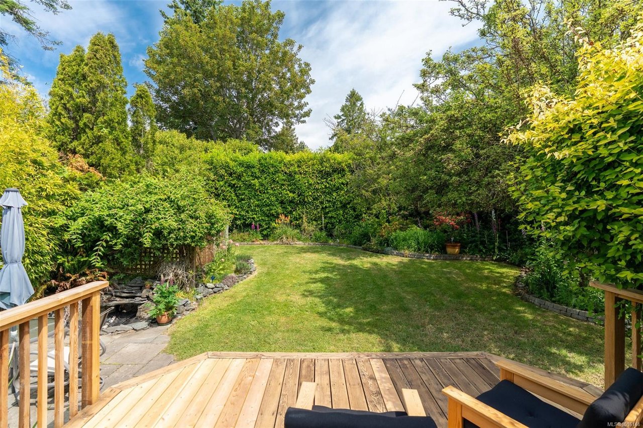 1924 Forrester St, Saanich