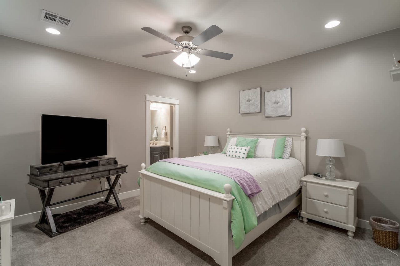 258 W Blue Quartz Dr