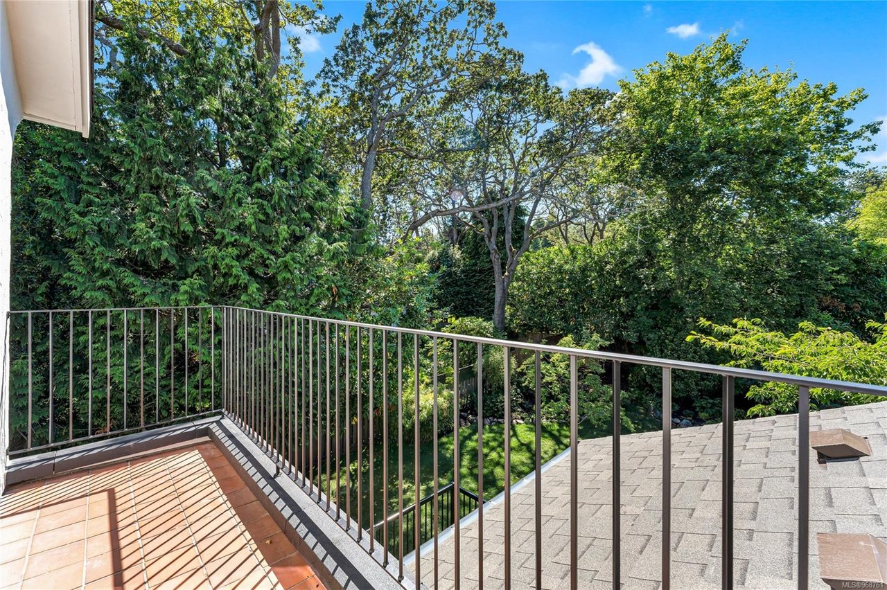 736 Falkland Rd, Oak Bay
