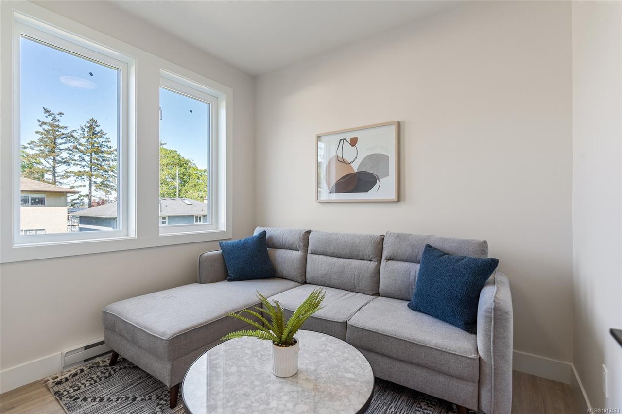 4-910 Old Esquimalt Rd