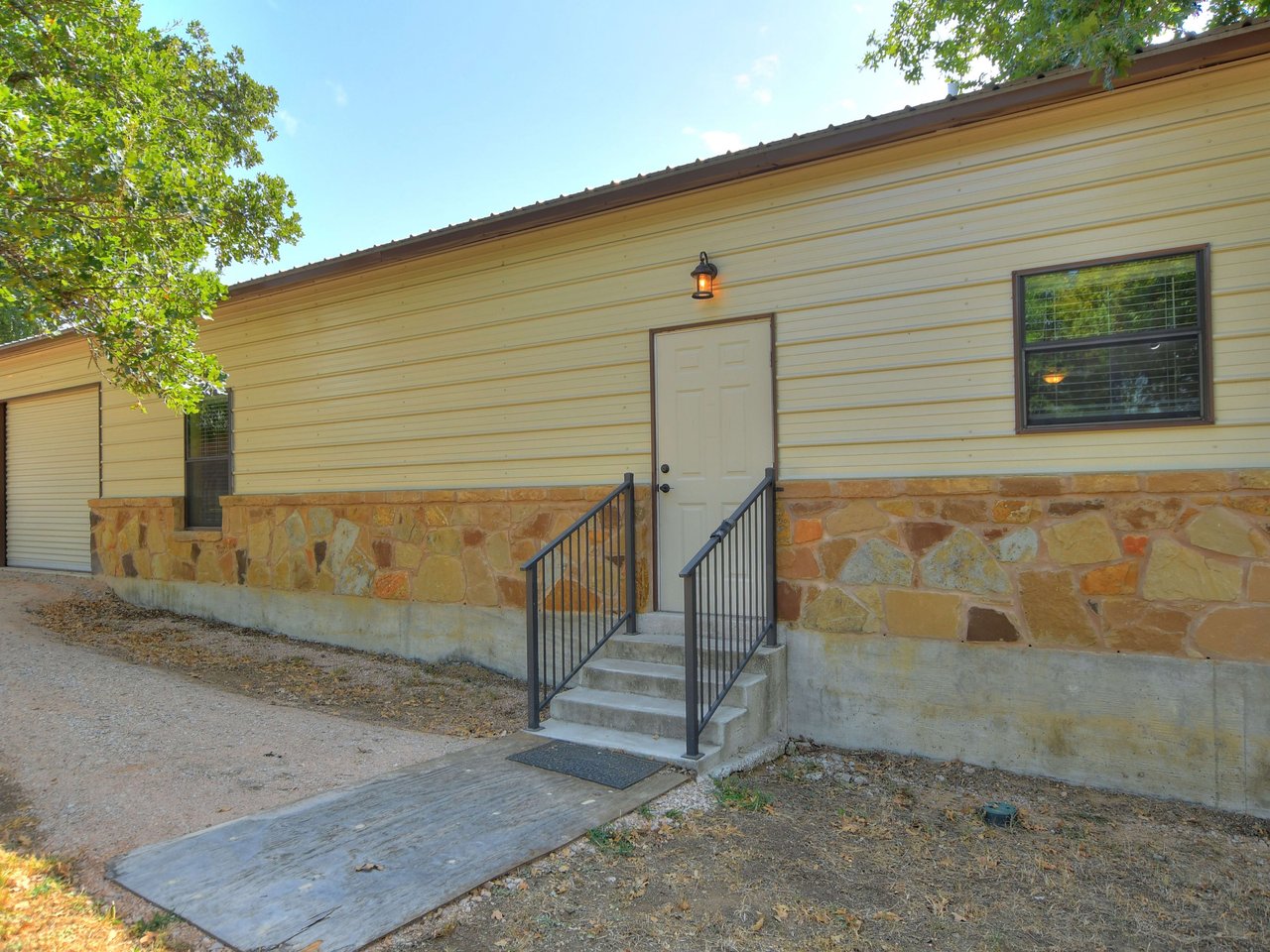 1138 Skyline Dr