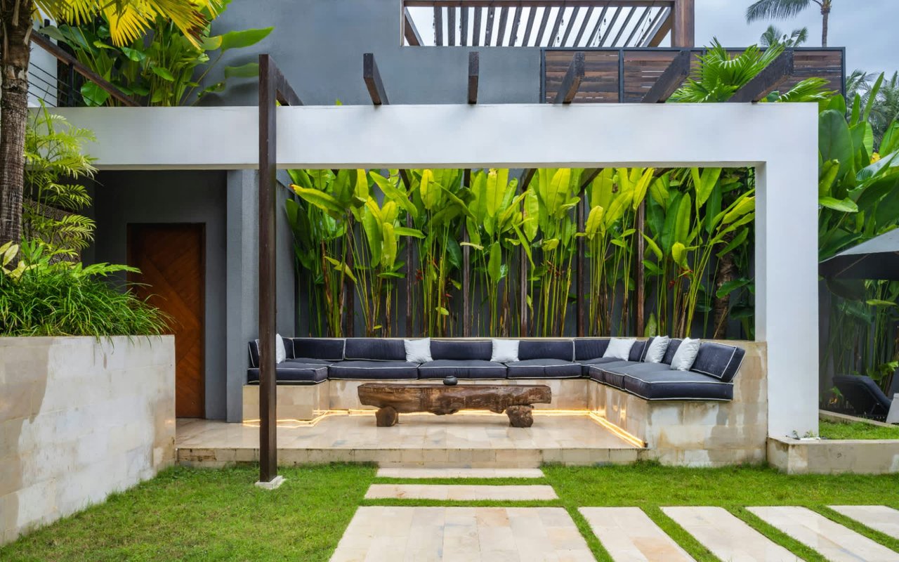 Decoding the Relationship Between Home Age and Market Value