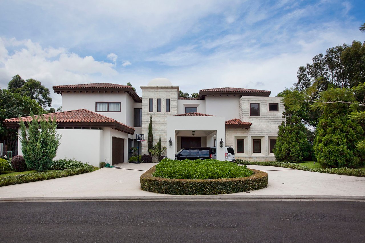 Grand Golf Course Luxury Estate, Curridabat, San Jose