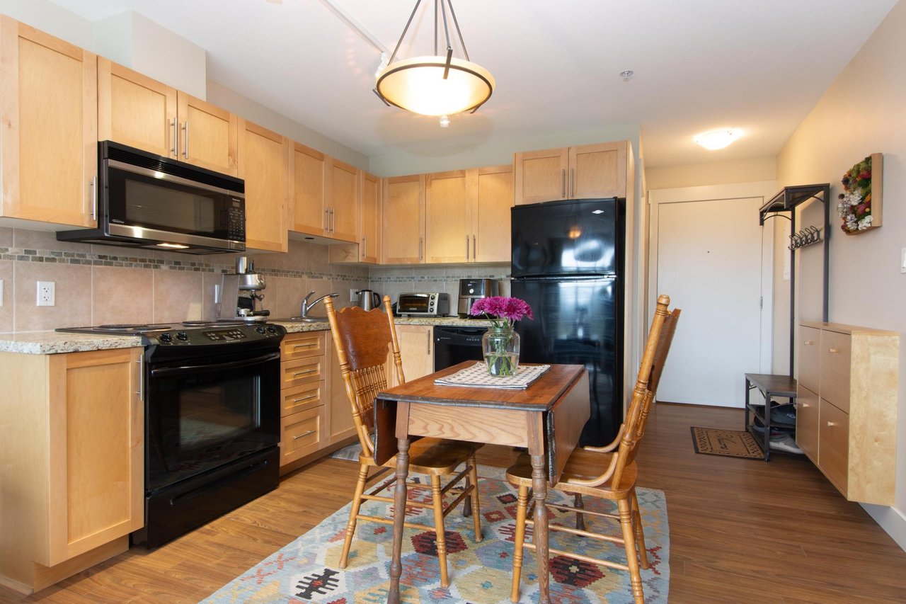 320-1211 Village Green Wy