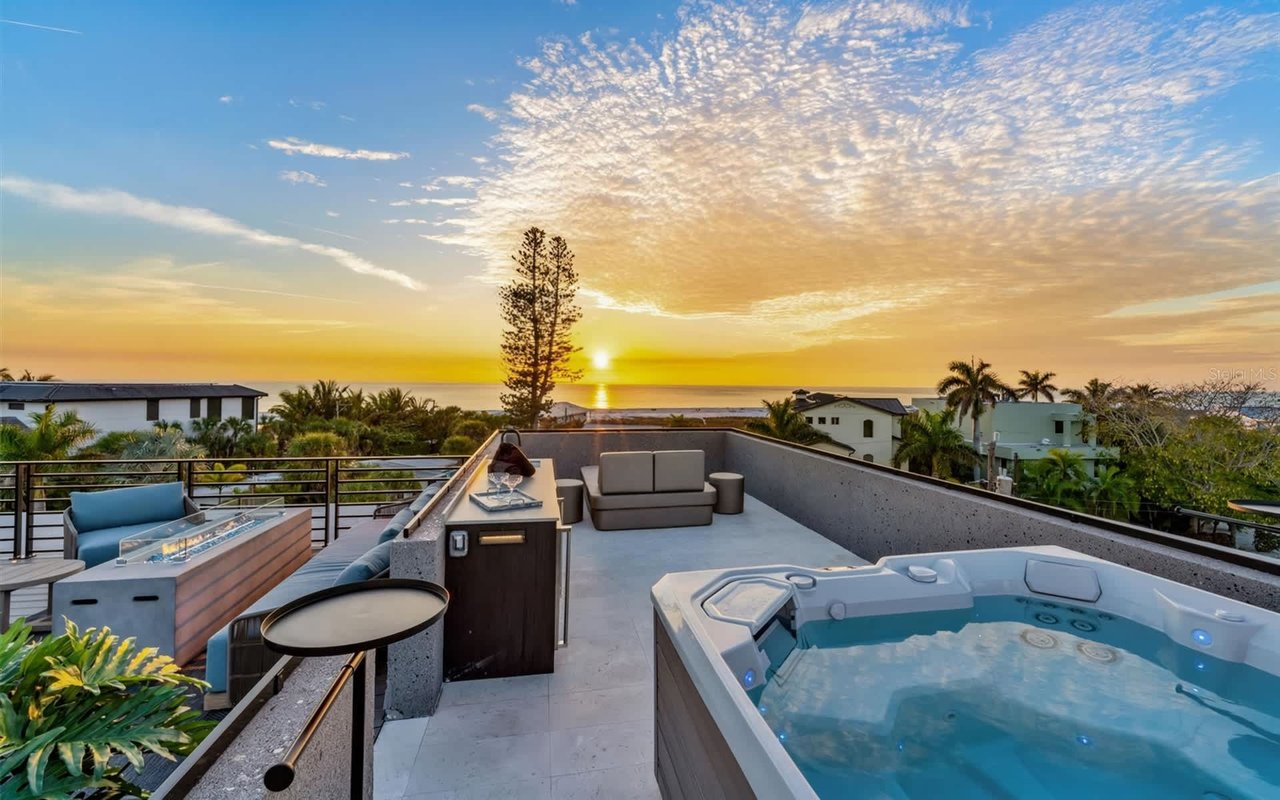 Architectural Masterpieces: Contemporary Design and Luxury Features in Anna Maria Island Homes