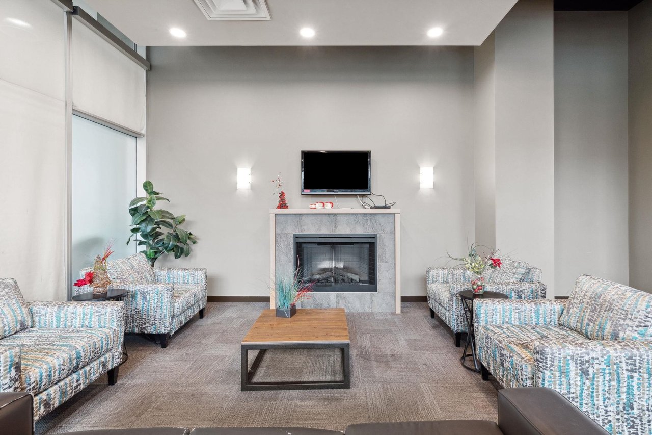 214-121 Brew St