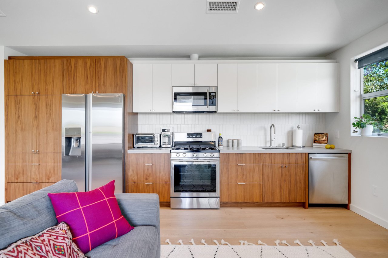 Studio City Modern 1 Bedroom + Office Loft