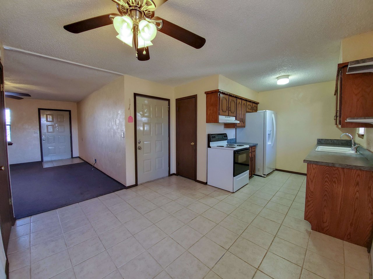 1218 Whispering Glen 