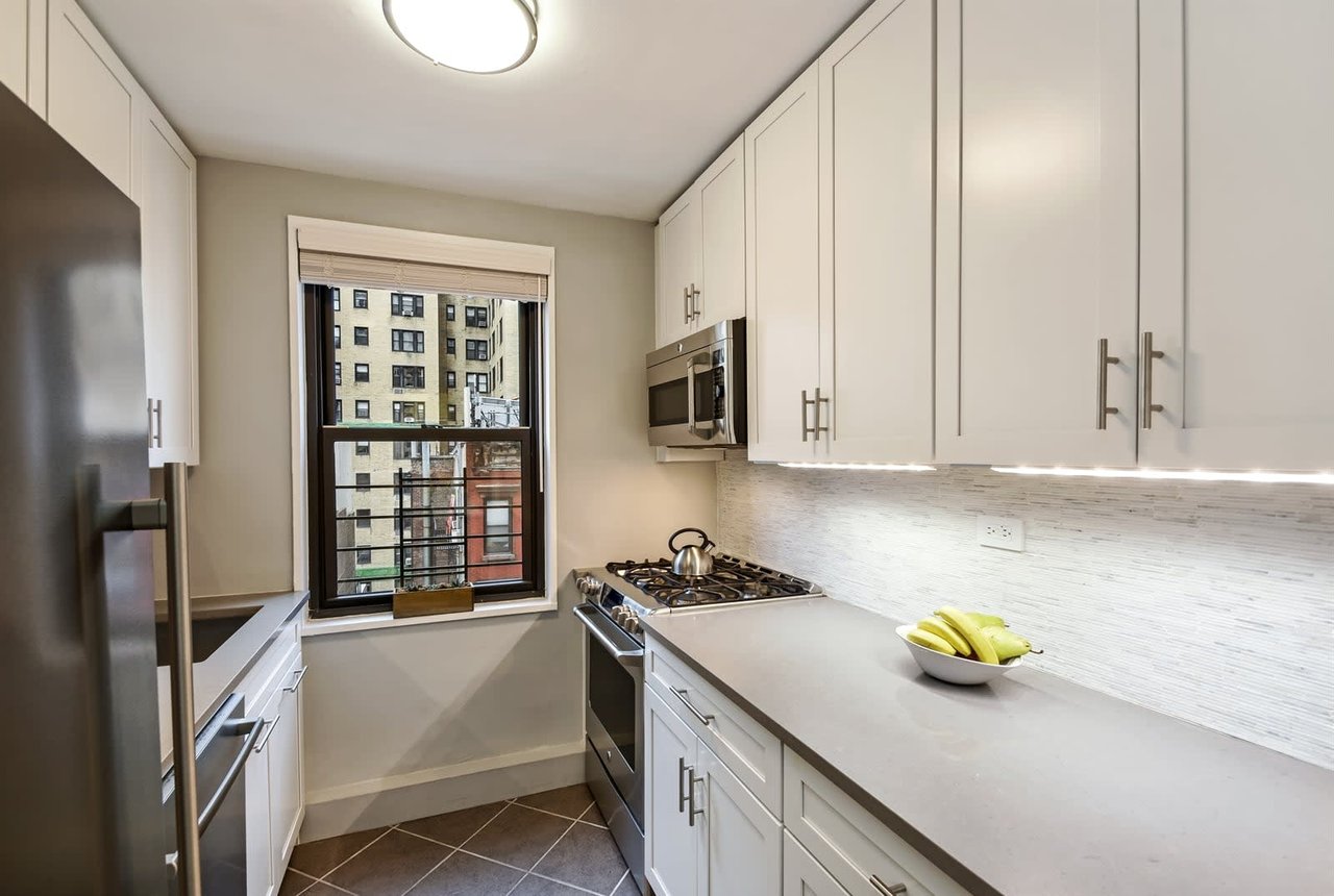 301 East 69th Street Unit 6F