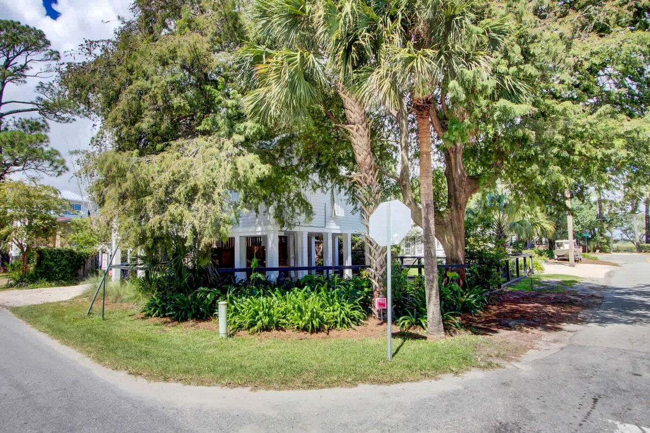 119-122 E Indian-Huron Ave