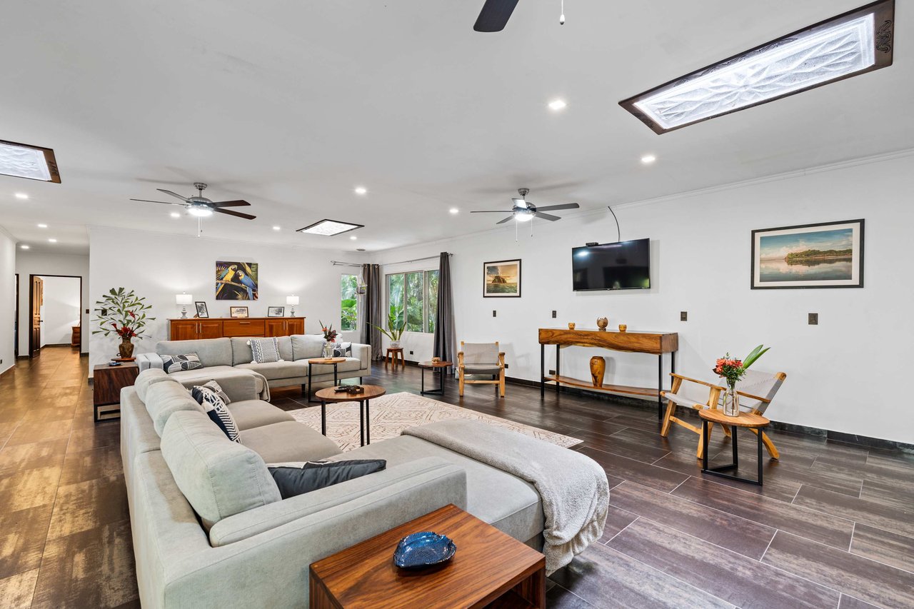 Casa de Palmas | Beautiful gated community just 5 min. to the beach!