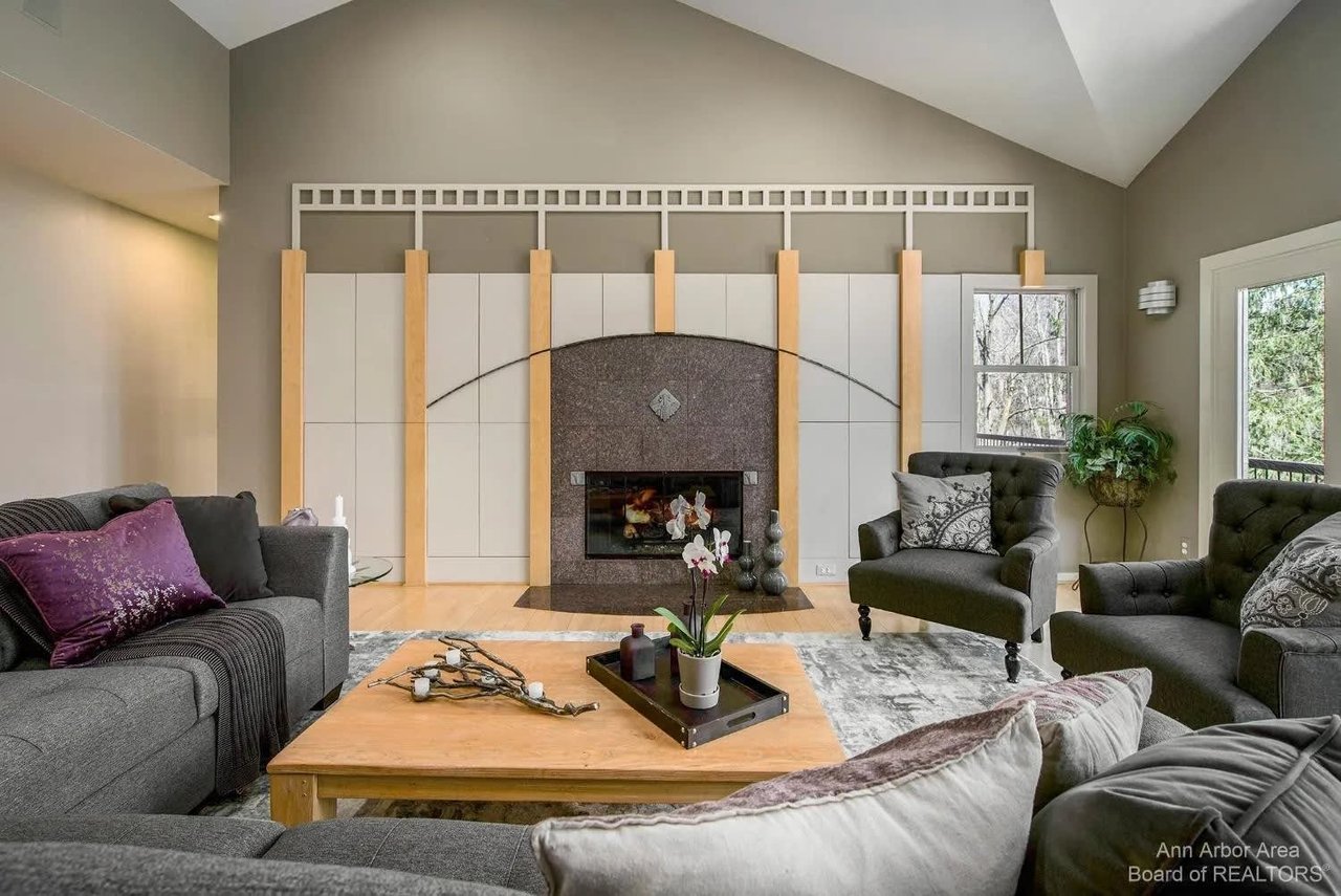 2566 Thornapple Drive, Ann Arbor, MI 48103