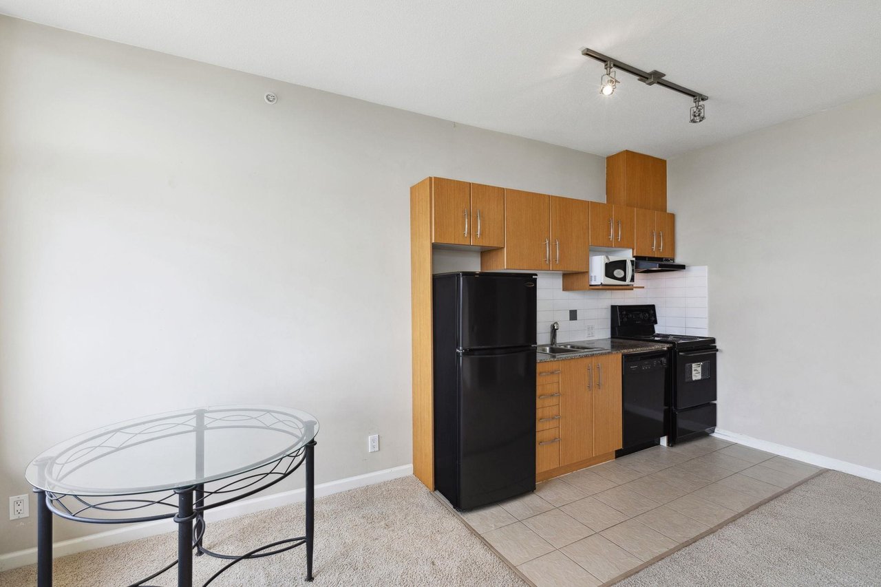 606-9288 University Cres
