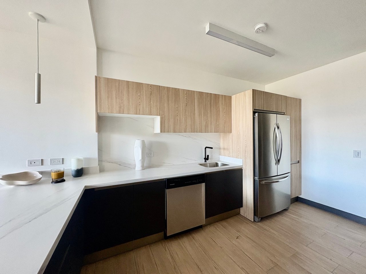 Contemporary Mountain View Condo, Santa Ana, San Jose