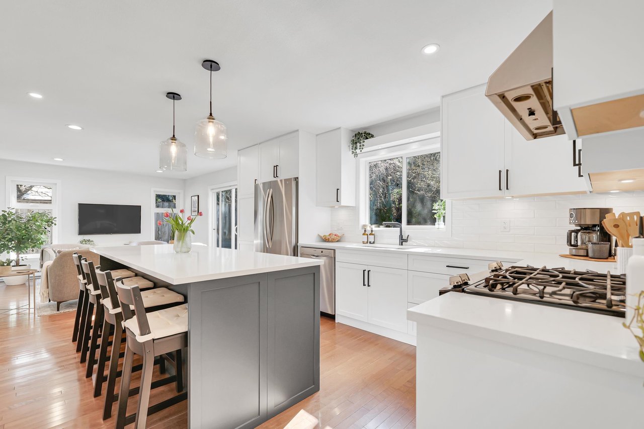 2548 Nairn Wy