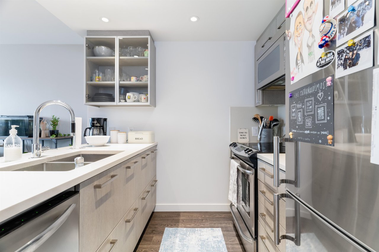 303-933 E Hastings St