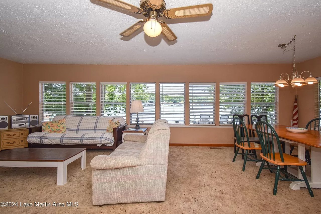 962 Point Cloxson Cir