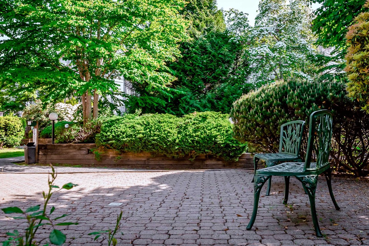 B203-40120 Willow Cres