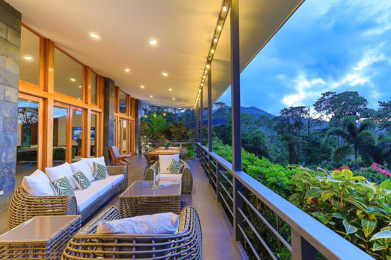 Luxurious Mountain Villa Retreat, Perez Zeledon, San Jose