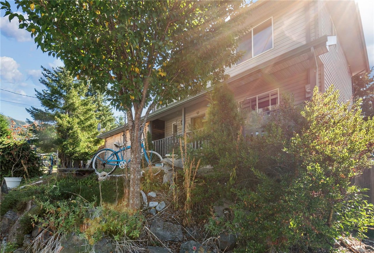 305 Lake Park Rd, Lake Cowichan