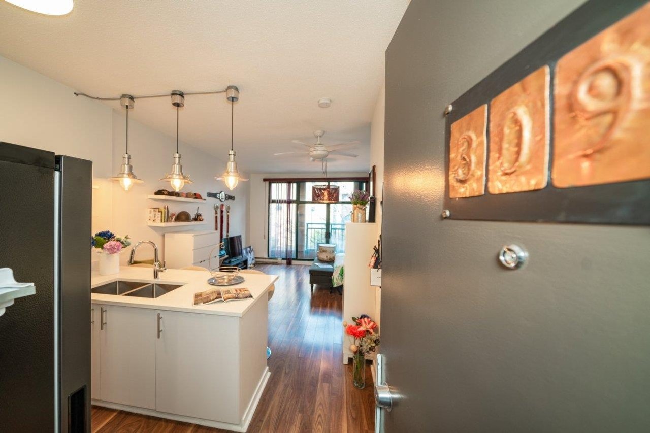 309-22 E Cordova St