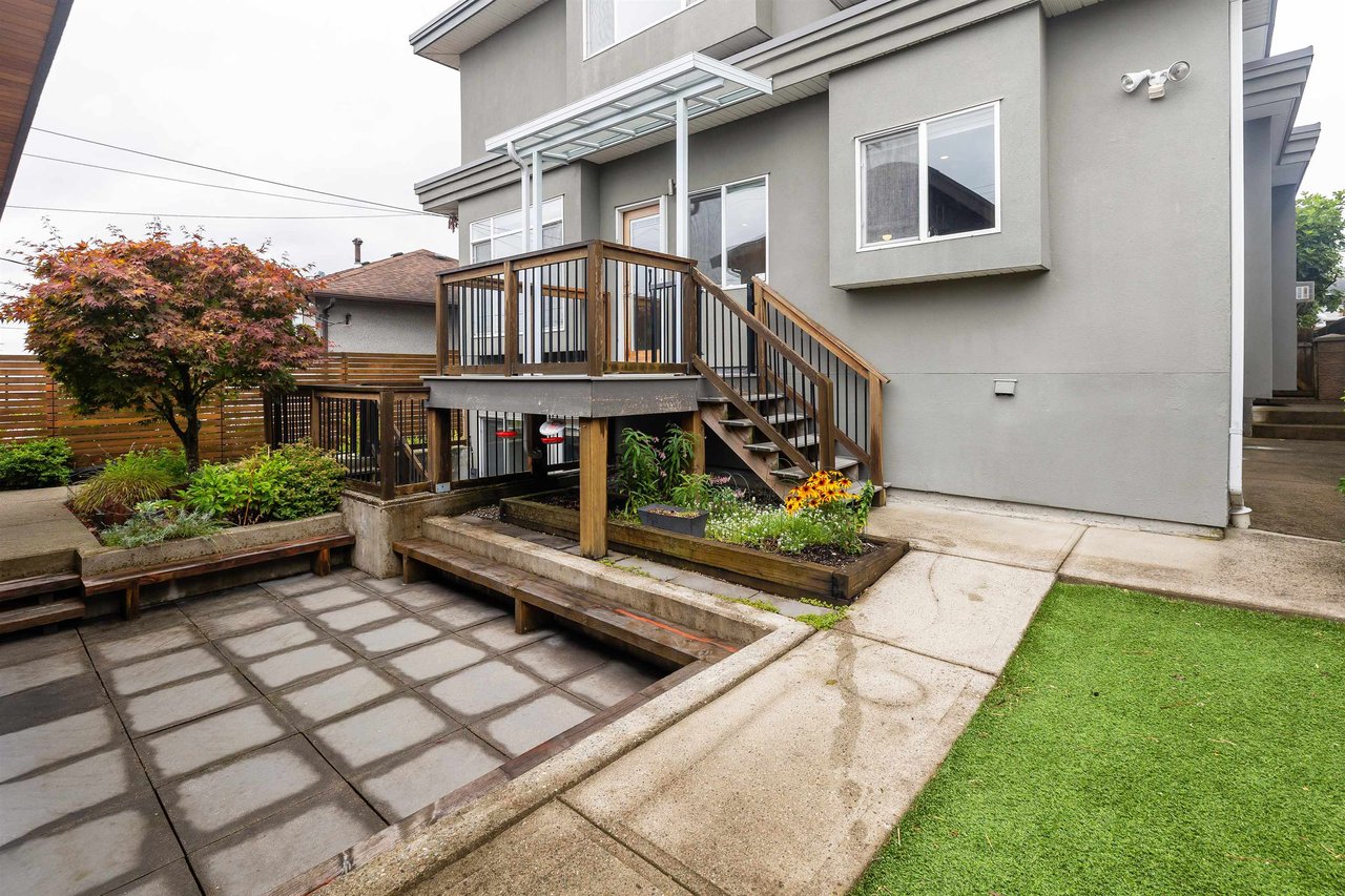 2128 Newport Ave
