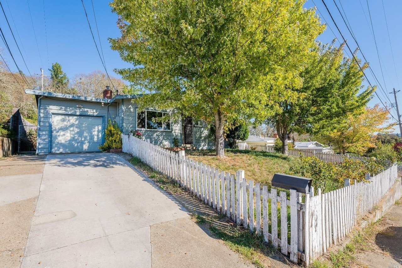 74 Hillside Dr