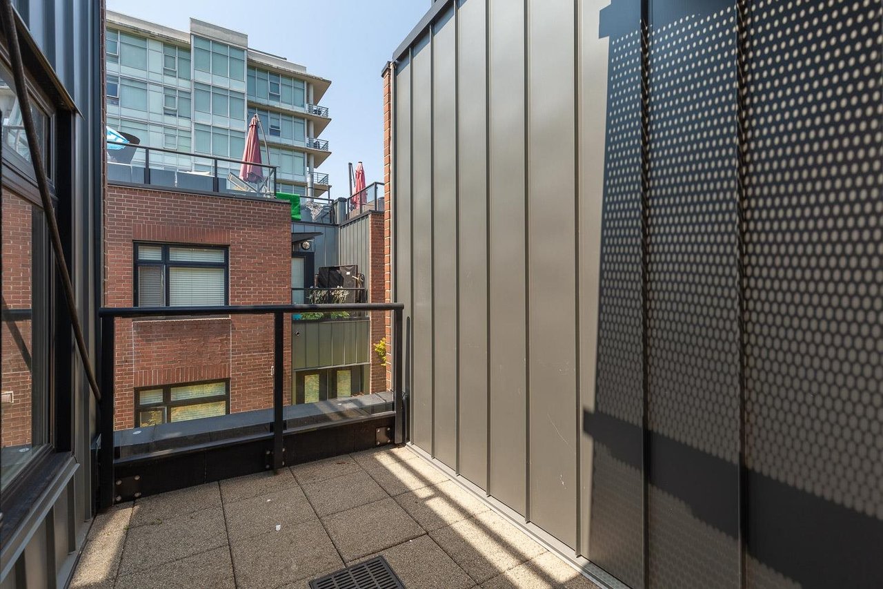 2711 Guelph St