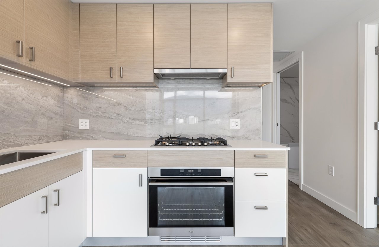 1701-200 Klahanie Ct