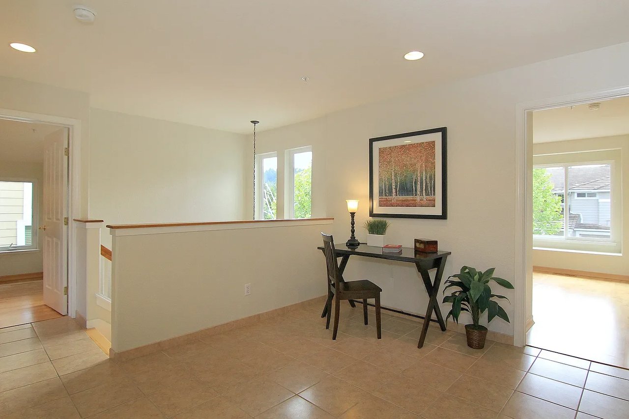 905 Coast Range Dr