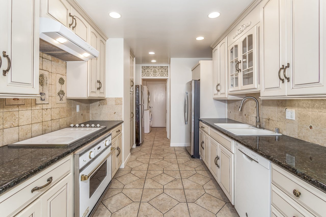 875 Comstock Avenue Unit 15D