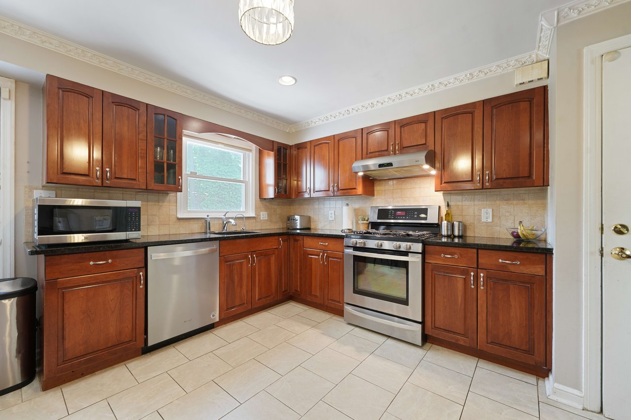 30 Silver Spring Rd