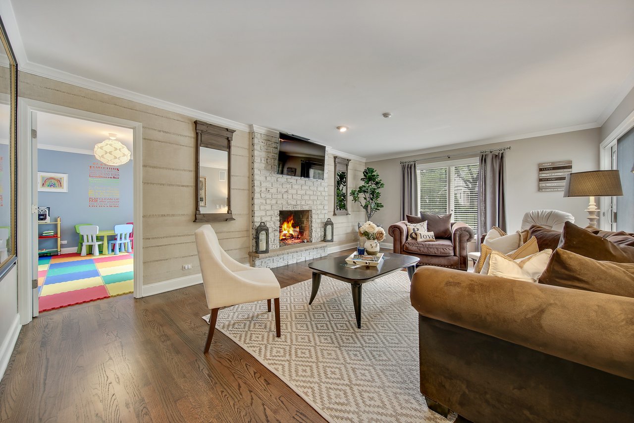 This stunning spacious home allows for the quintessential indoor/outdoor living