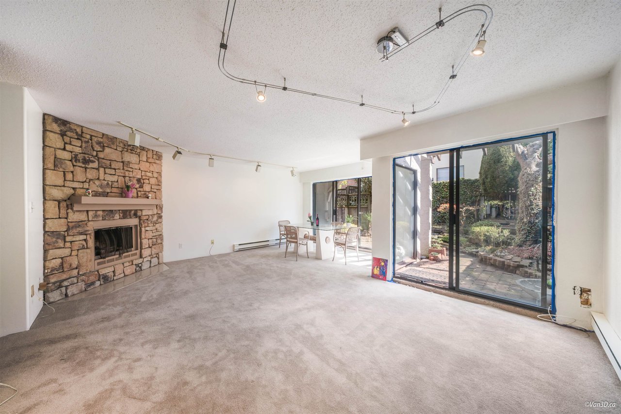 3-225 W 15th St