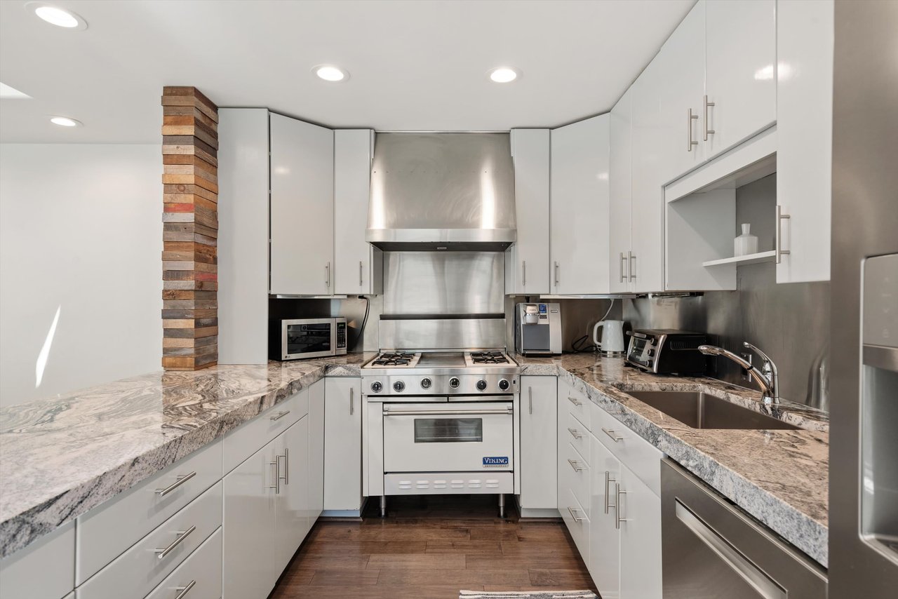 Perfect Aspen Retreat with Mountain Views and Walkable Convenience