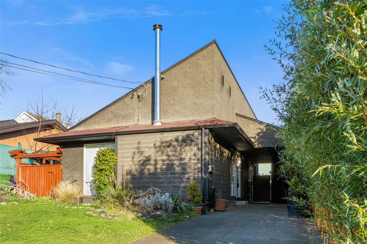 307 Henry St