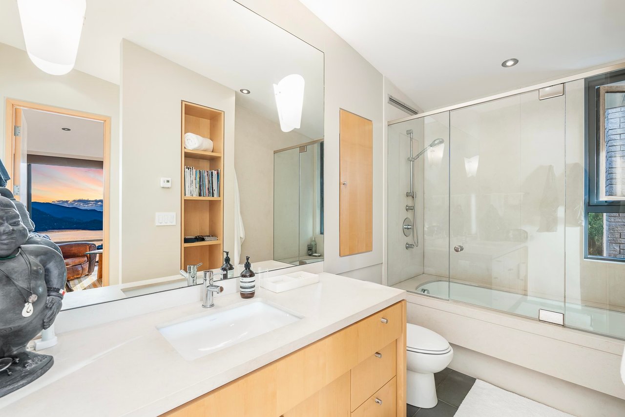 6275 St. Georges Cres