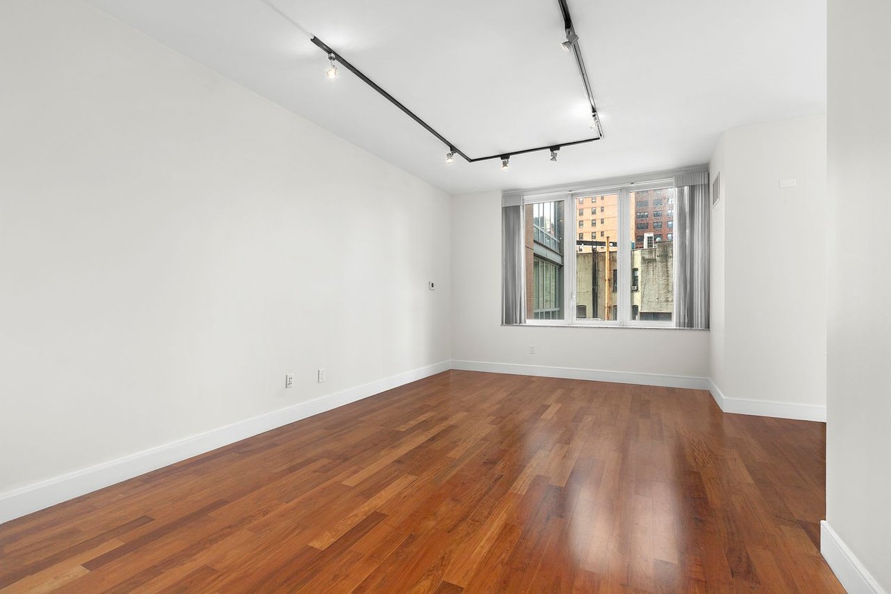 250 East 53rd Street Unit: 601