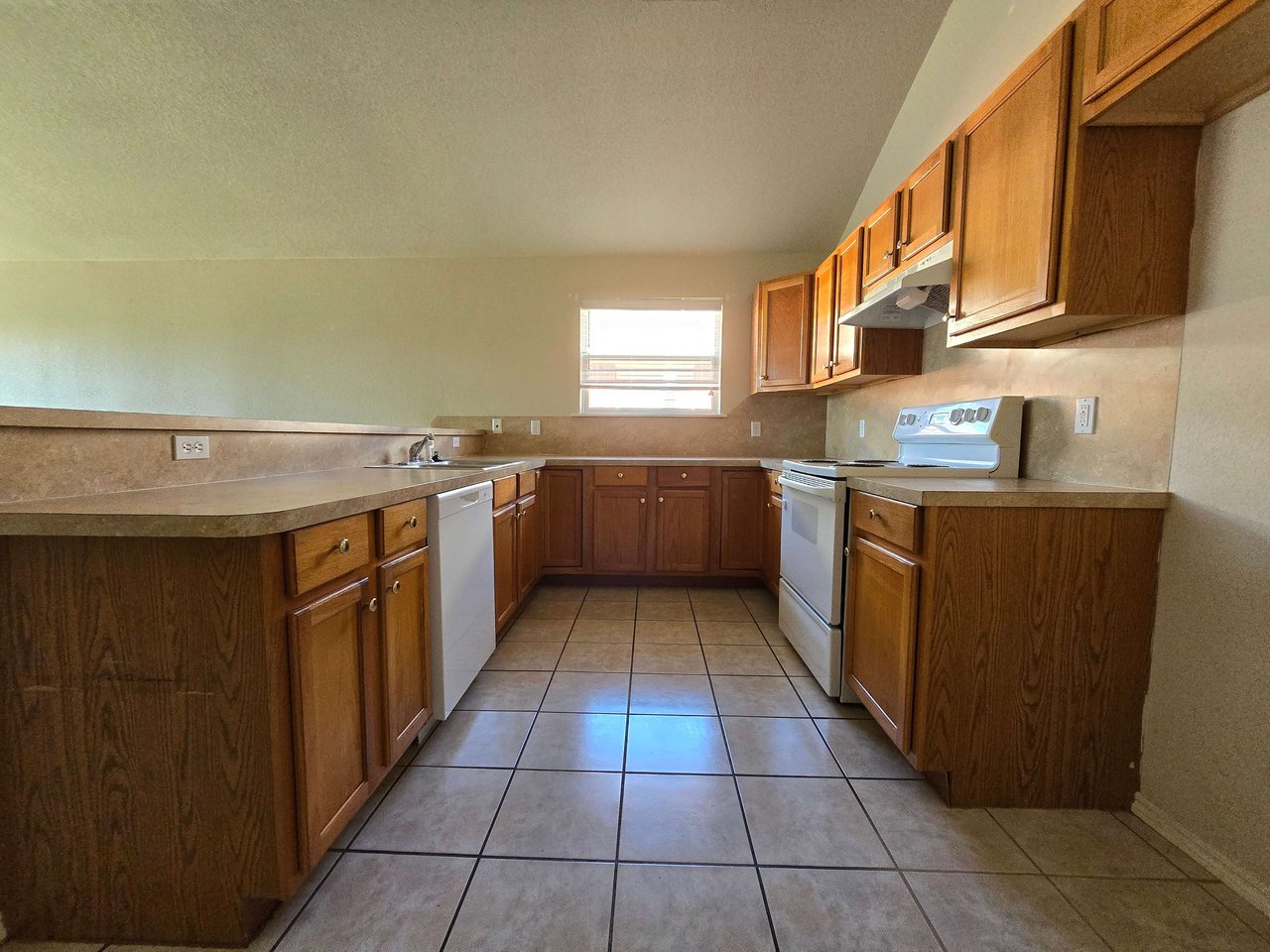 $500 toward first month's rent if leased by October! 1240 Kingston Road