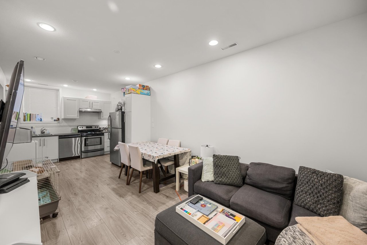 10-50354 Adelaide Pl